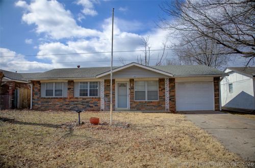 1405 Lang St, Claremore, OK, 74017-2804 | Card Image