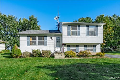 29 Hoover Pkwy, Lockport, NY, 14094-5735 | Card Image