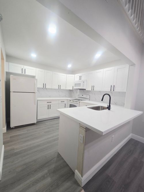 a-4183 Palm Bay Cir, West Palm Beach, FL, 33406-9012 | Card Image