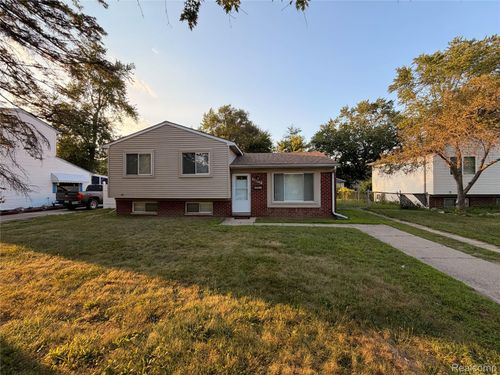 28472 Greenview St, Romulus, MI, 48174-3052 | Card Image