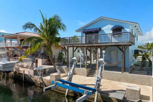229 Burgundy Dr, Tavernier, FL, 33070-2713 | Card Image
