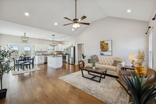 207 Bedford Ct, Hopkinsville, KY, 42240-2718 | Card Image