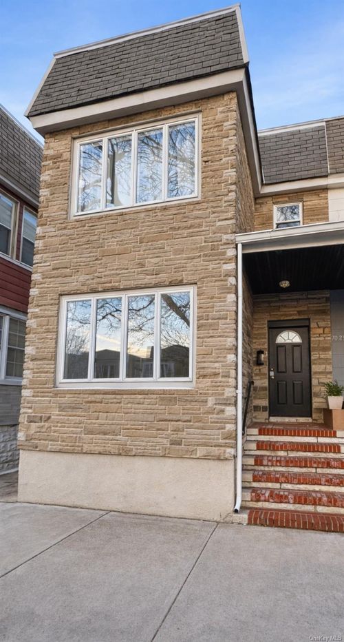 7027 68th Pl, Glendale, NY, 11385-6618 | Card Image