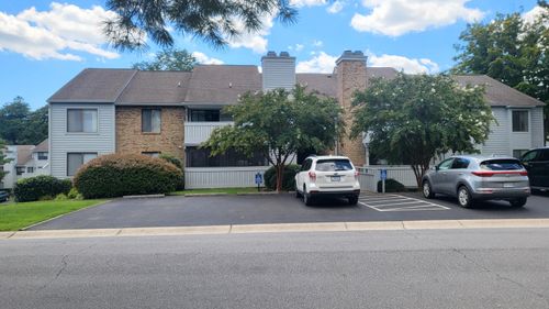 2513 Gatehouse Ln, Salem, VA, 24153-7411 | Card Image