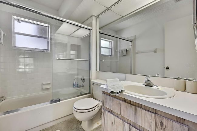 Primary en-suite | Image 19