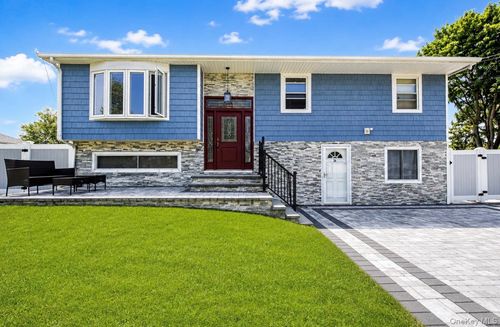 34 Fairdale Dr, Brentwood, NY, 11717-1338 | Card Image