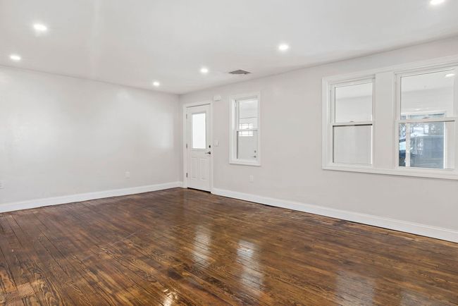 1 - 31 Farnum Pike, Condo with 3 bedrooms, 2 bathrooms and 2 parking in Smithfield RI | Image 4