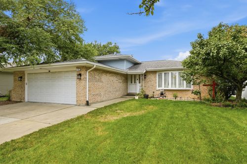 15606 Vista Dr, Oak Forest, IL, 60452-2753 | Card Image