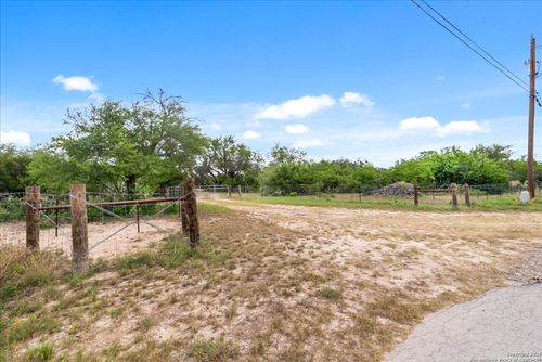 1402 Stephens Dr, George West, TX, 78022-3637 | Card Image