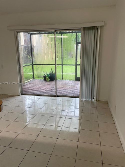 3b-4527 Treehouse Ln, Tamarac, FL, 33319-3329 | Card Image