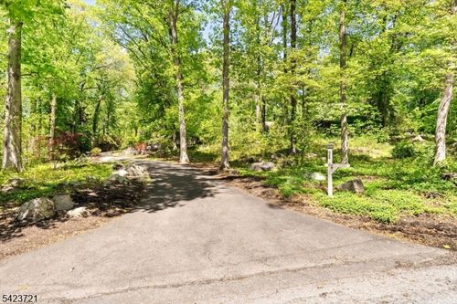 98 Snydertown Rd, Hopewell, NJ, 08525-2705 | Card Image