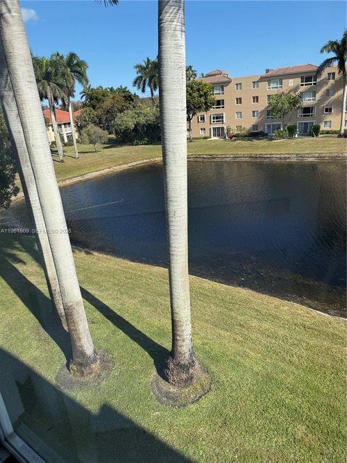 apt-303-12540 Majesty Cir, Boynton Beach, FL, 33437-7210 | Card Image