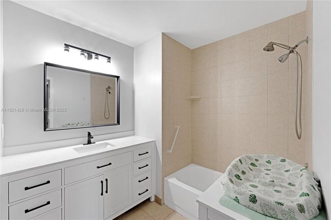 894 Ne Sandalwood Pl, Townhouse with 3 bedrooms, 3 bathrooms and null parking in Jensen Beach FL | Image 24