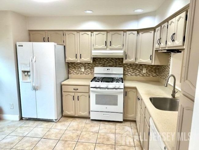 1502 Timber Oaks Rd, Townhouse with 2 bedrooms, 3 bathrooms and null parking in Edison NJ | Image 11
