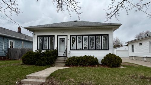 1520 Columbus St, Manitowoc, WI, 54220 | Card Image