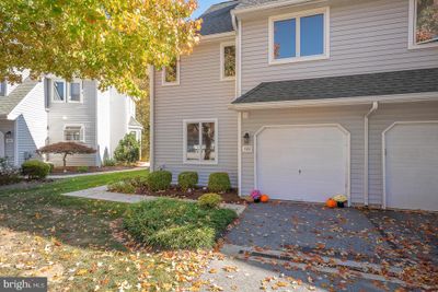 122 W Thomas Court, Townhouse with 3 bedrooms, 2 bathrooms and null parking in KENNETT SQUARE PA | Image 2