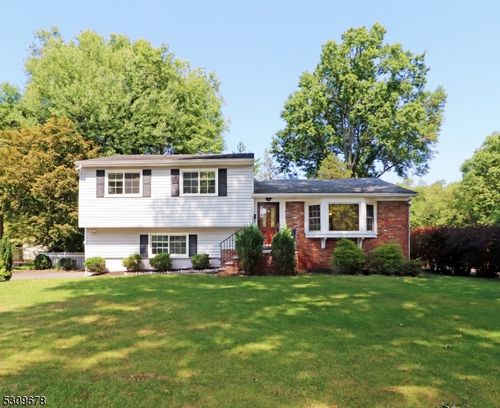 237 Runnymede Pkwy, New Providence, NJ, 07974-1444 | Card Image