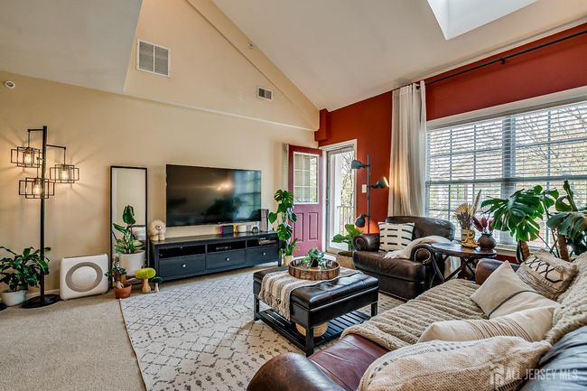 52 Central Square Park, Townhouse with 2 bedrooms, 2 bathrooms and null parking in Metuchen NJ | Image 15