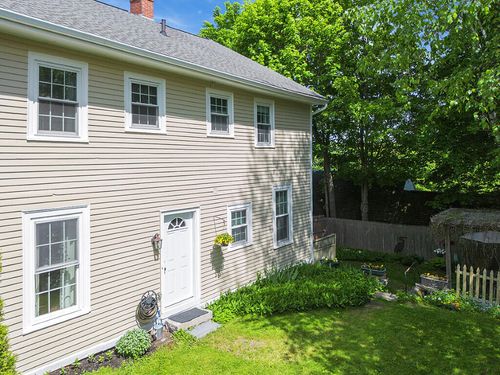 2 Warren St, Hallowell, ME, 04347-1217 | Card Image