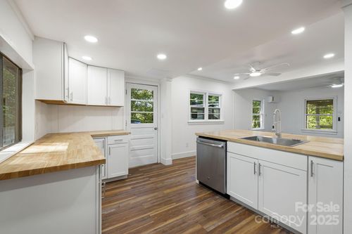 111 Rose Creek Rd, FRANKLIN, NC, 28734-8863 | Card Image