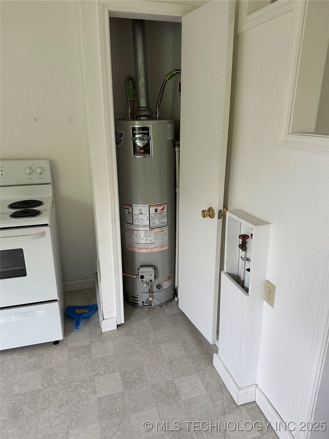 133 N Bryan St, House other with 2 bedrooms, 1 bathrooms and null parking in Okmulgee OK | Image 8