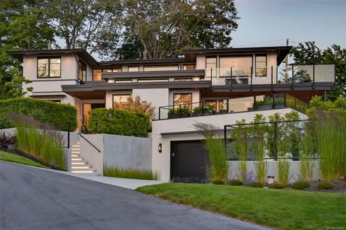 717 Robleda Cres, Victoria, BC, V8S3K6 | Card Image