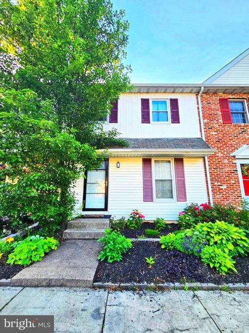 4 Washington Sq, DOYLESTOWN, PA, 18901-2256 | Card Image