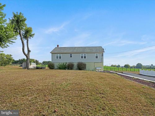 3665 Mountain Rd, HAMBURG, PA, 19526-7937 | Card Image