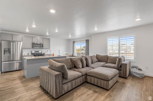 878 E Lubber Ln, Saratoga Springs, UT, 84045-5786 | Card Image