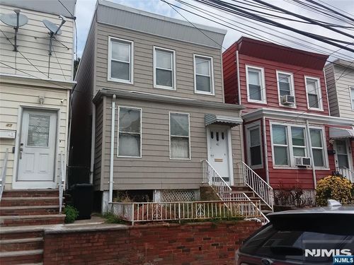 41 W 11th St, Bayonne, NJ, 07002-2507 | Card Image