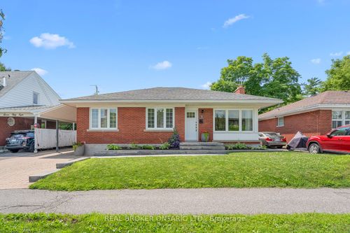752 Smyth Rd, Ottawa, ON, K1G1P1 | Card Image