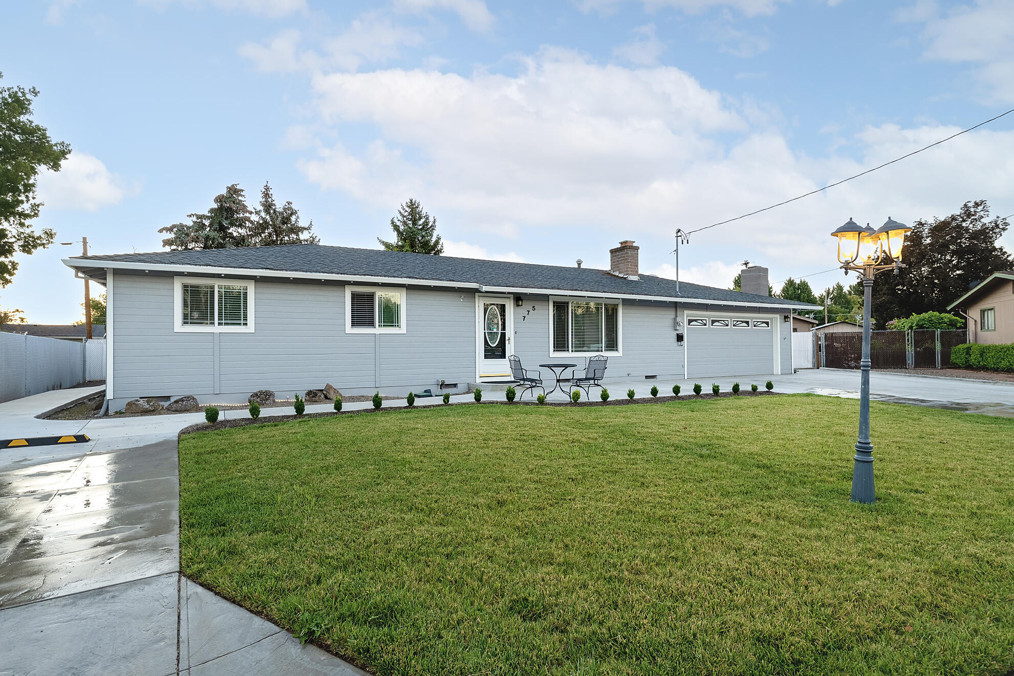 4th St, Central Point, OR 97502
