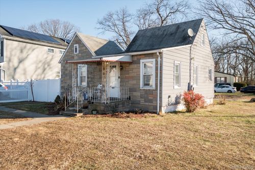 283 Washington Avenue, Babylon, NY, 11701 | Card Image