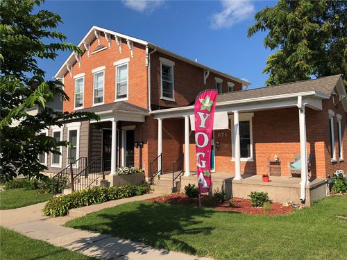 871 10th St, Marion, IA, 52302-3571 | Card Image