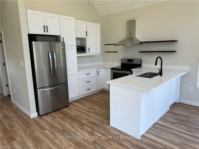 B - 8 Ridgeway Ave, House other with 2 bedrooms, 1 bathrooms and 1 parking in Guelph ON | Image 5