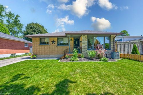 42 Morning Dew Drive, Brantford, ON, N3R3P2 | Card Image