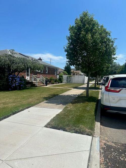 91 156th Ave, Howard Beach, NY, 11414-2720 | Card Image