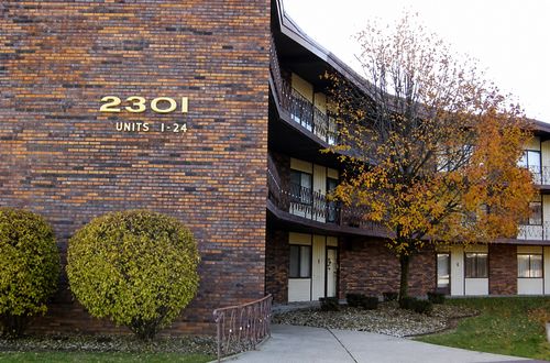 11-2301 Holiday Ter, Lansing, IL, 60438-1642 | Card Image