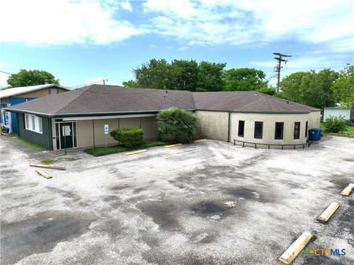 605 N Virginia St, Port Lavaca, TX, 77979-3021 | Card Image