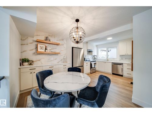 66 Akinsdale Gdns, St Albert, AB, T8N2W9 | Card Image