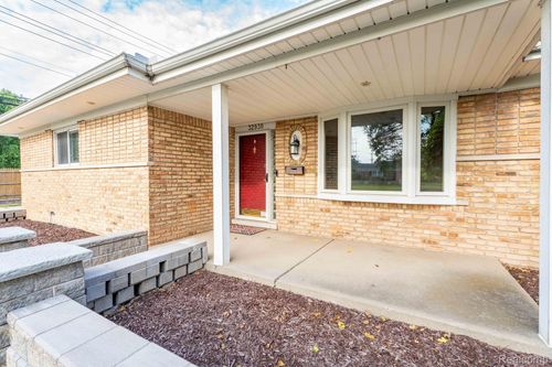32930 Coventry Pl, Warren, MI, 48093-6125 | Card Image