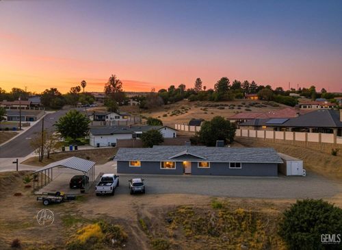 517 Grant Ter, Taft, CA, 93268-4433 | Card Image