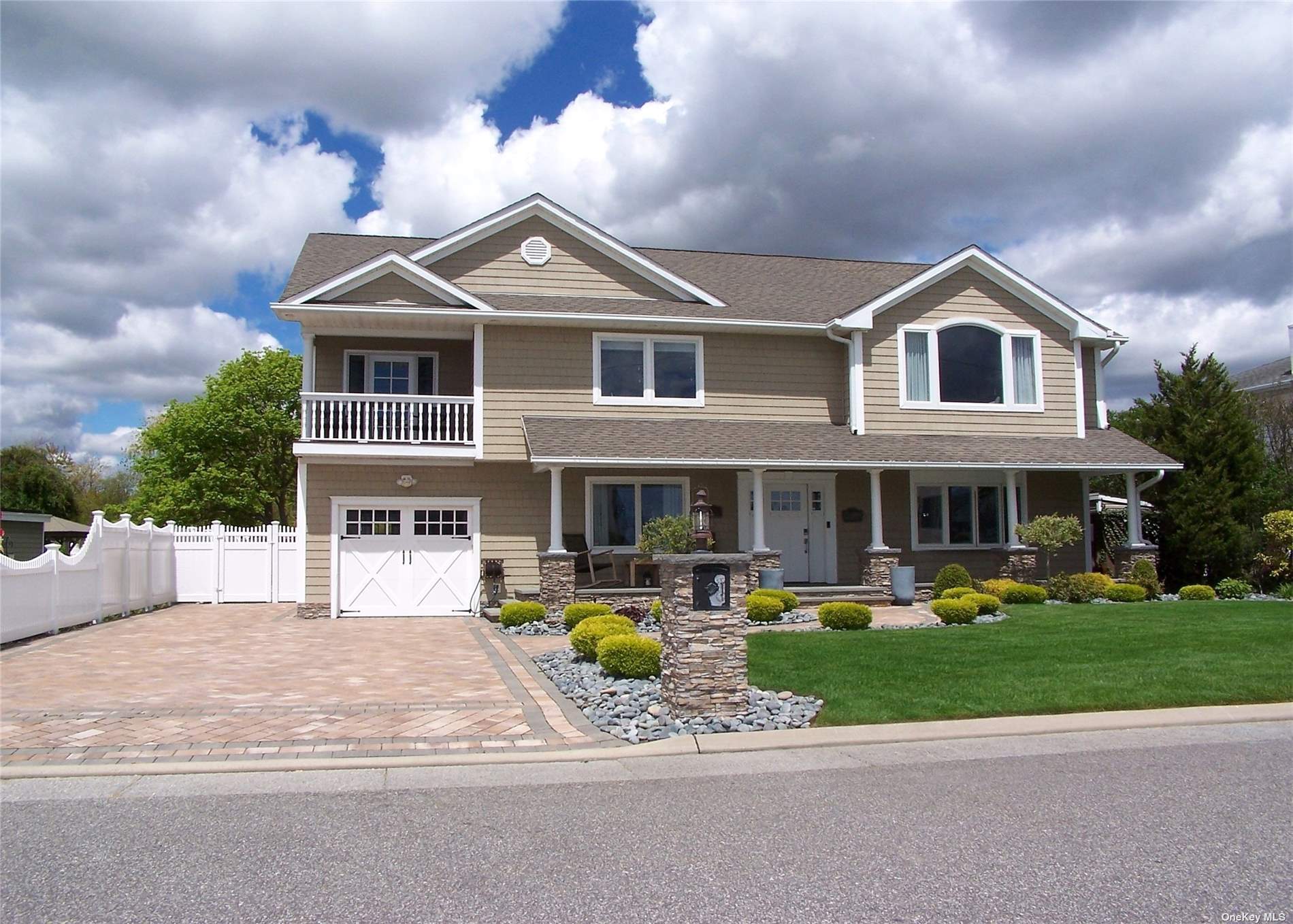 Sunset Ln, Patchogue, NY 11772