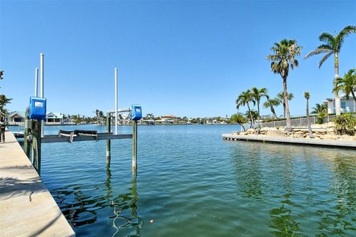 621 Ivanhoe Ln, HOLMES BEACH, FL, 34217-1234 | Card Image