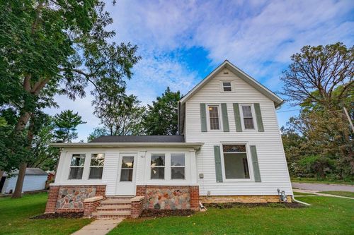 903 W Conger St, Whitewater, WI, 53190-1702 | Card Image