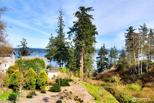 2303 N Bluff Rd, Greenbank, WA, 98253-9788 | Card Image