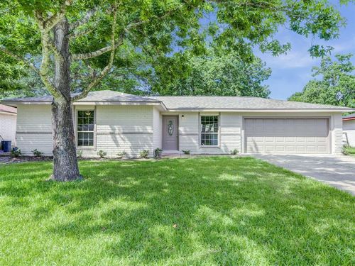 16626 Forest Bend Ave, Friendswood, TX, 77546-4134 | Card Image