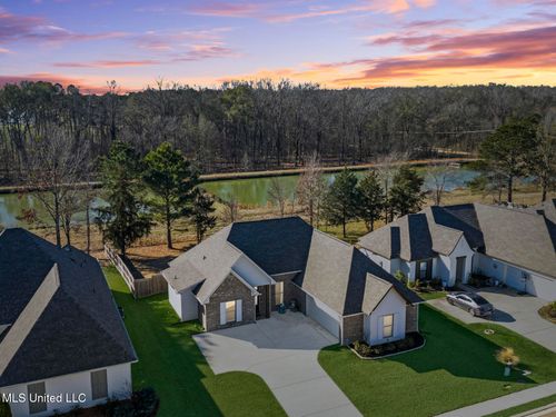 169 Shore View Dr, Madison, MS, 39110-6667 | Card Image