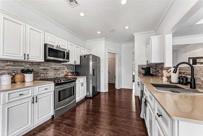 Upper level kitchen | Image 11