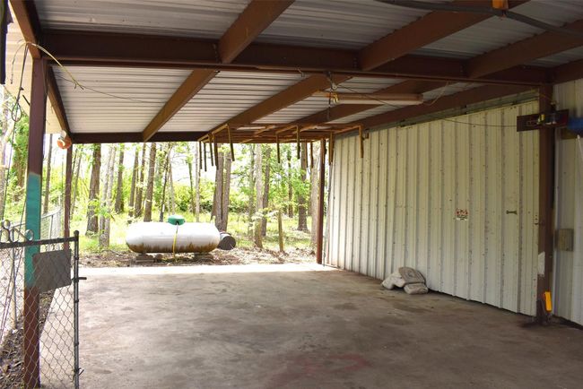 Large sliding door on this side to barn as well | Image 8